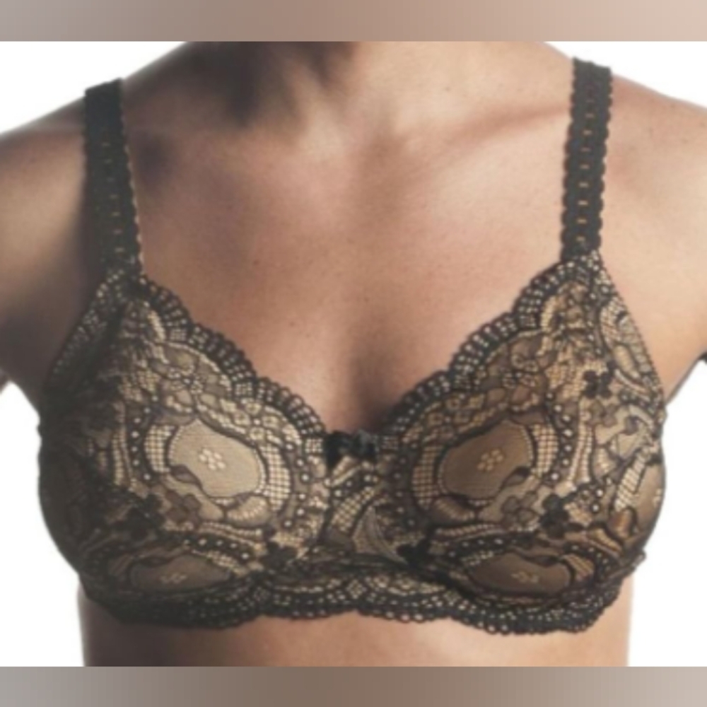 Classique 779 Lace Wireless Bra Size 34D Black & Skin Pre-owned